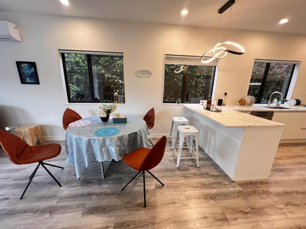 New town house room in Green lane - Resim 32