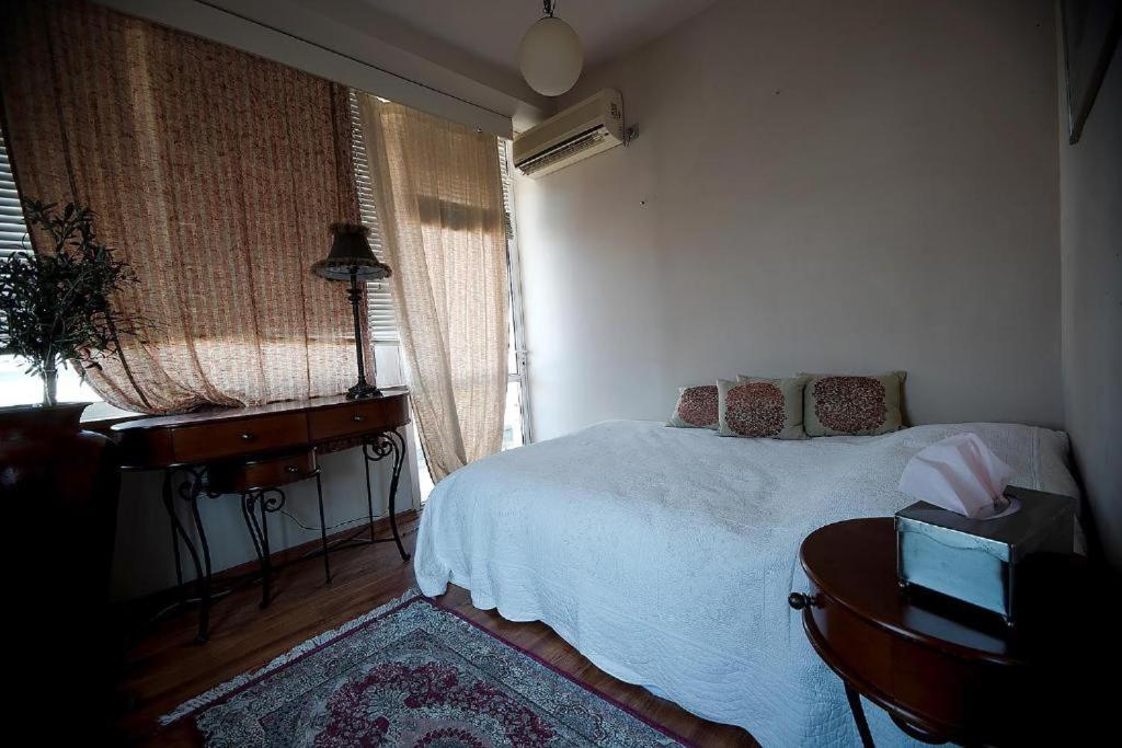 Postel nebo postele na pokoji v ubytování Evexia suite, central apartment