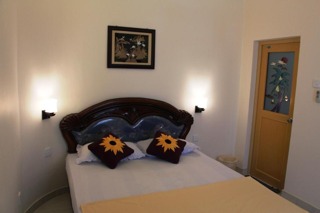 Holiday Fashion Inn - 10