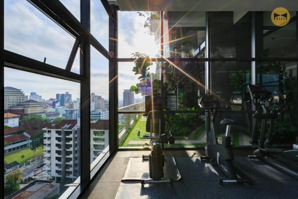 Fitness centrum a/nebo fitness zařízení v ubytování Seaview Sunrise 1BR at Tropicana 218 at Central Location & Food Hunt Friendly