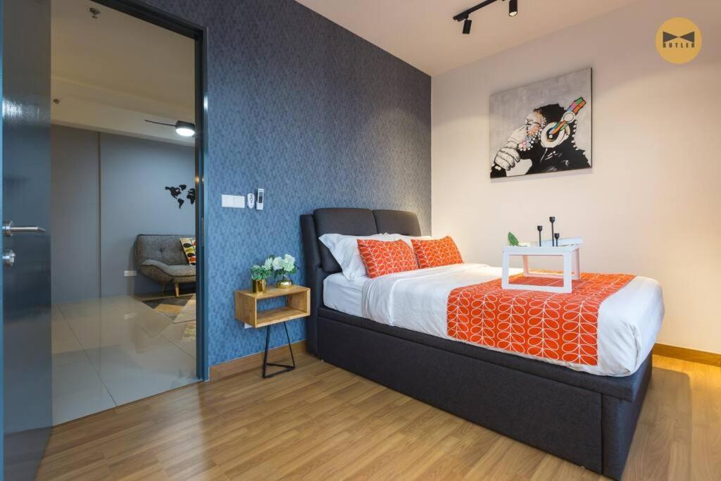 Postel nebo postele na pokoji v ubytování Seaview Sunrise 1BR at Tropicana 218 at Central Location & Food Hunt Friendly