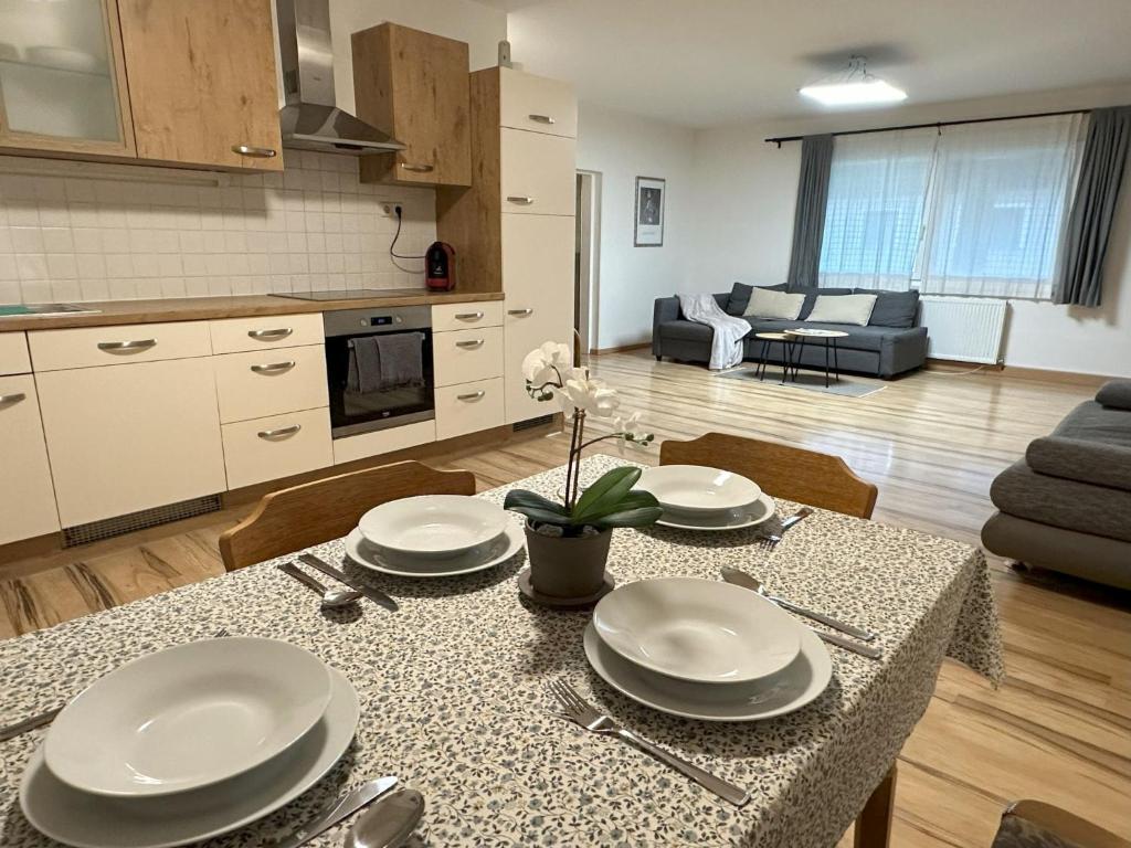 Kuchyňa alebo kuchynka v ubytovaní Holiday Home Romy by Interhome