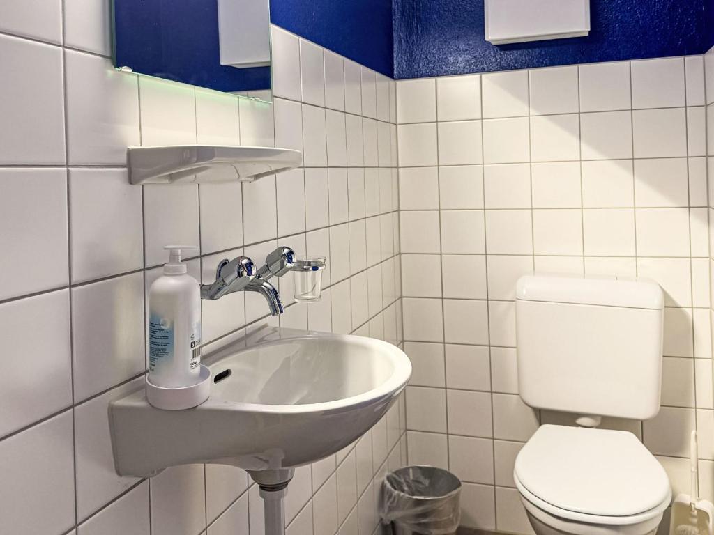 Koupelna v ubytování Apartment Tschingelhorn Apt- R by Interhome