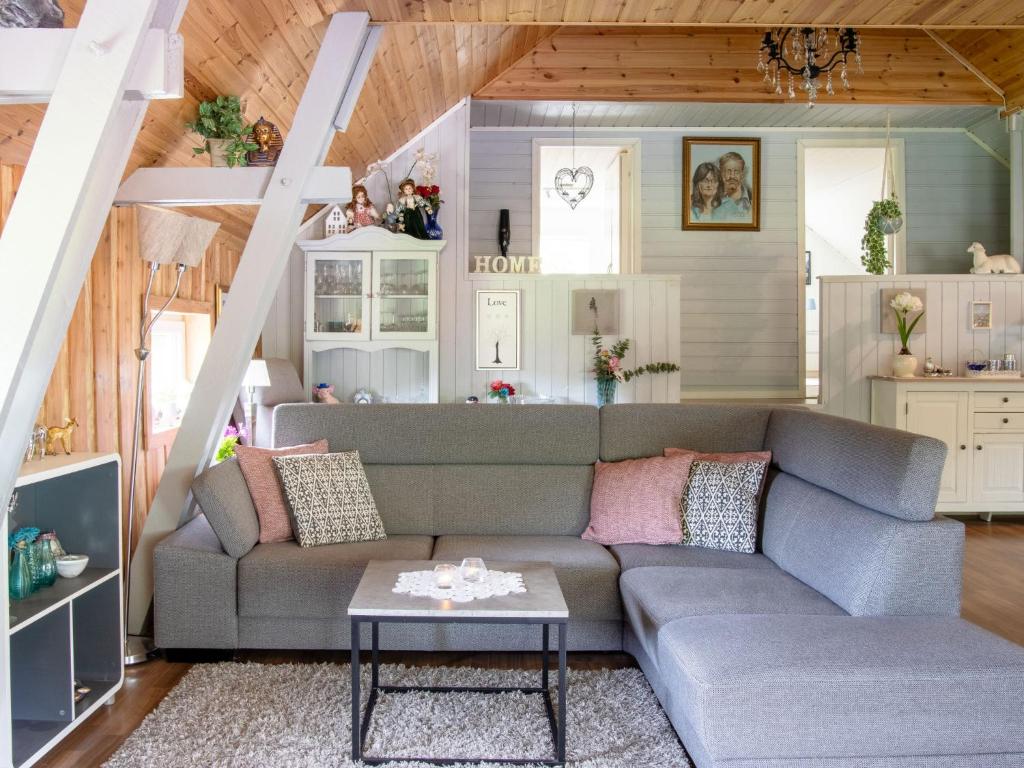 Posezení v ubytování Holiday Home Rødehuset by Interhome