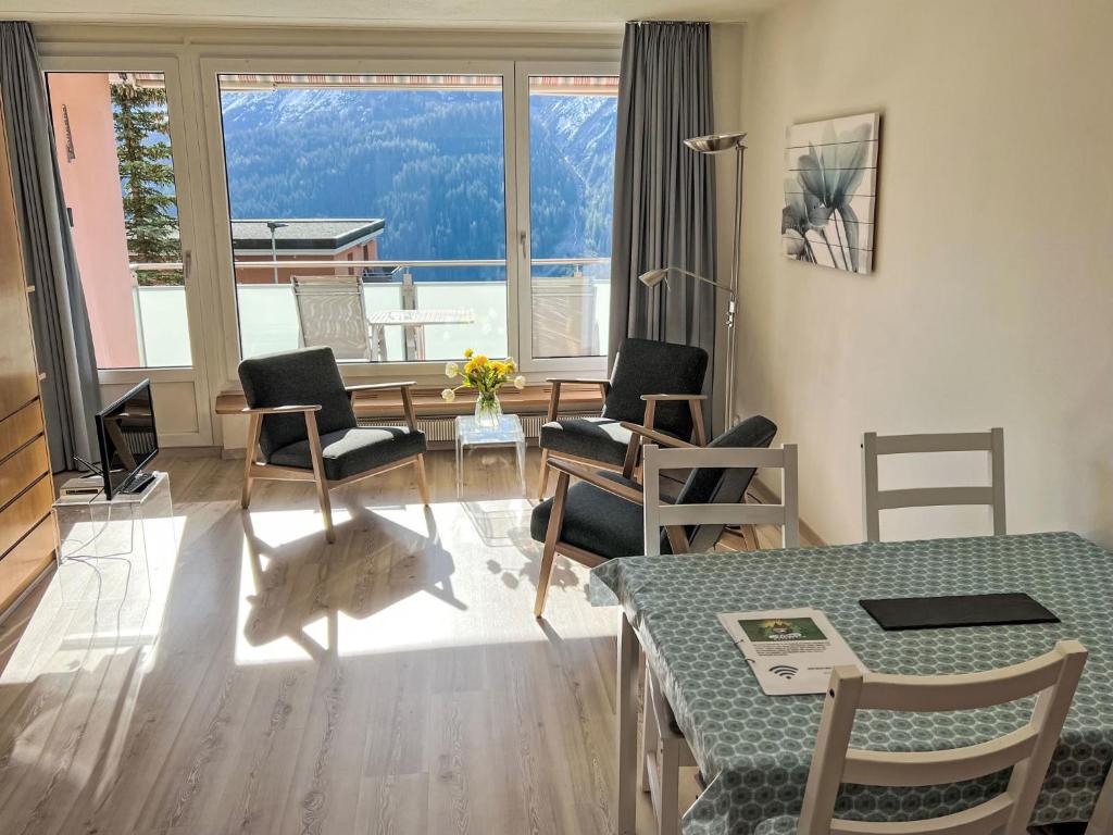 Nespecifikovaný výhled na hory nebo výhled na hory při pohledu z apartmánu