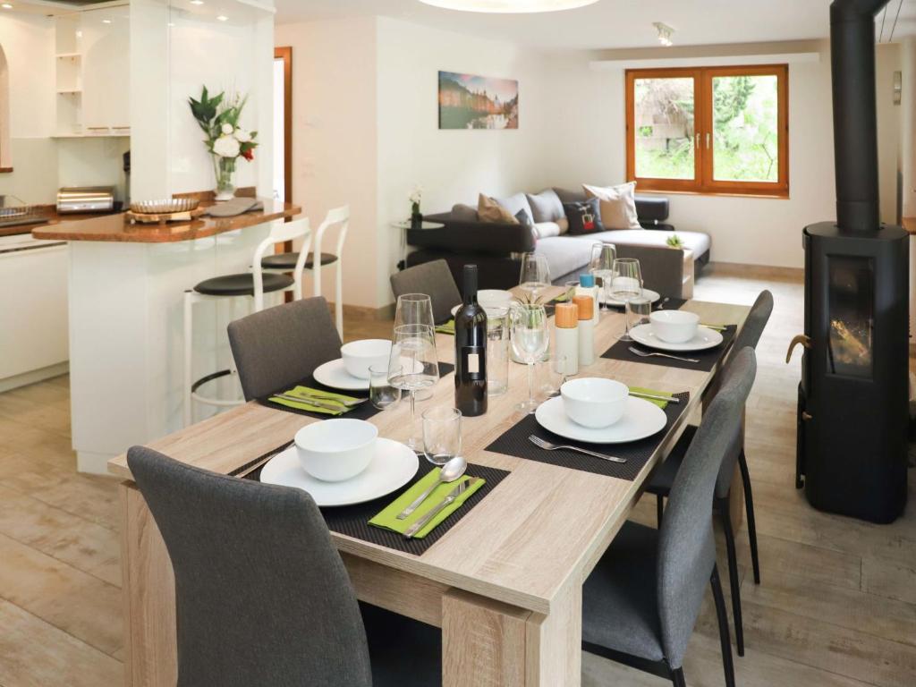 Kuchyň nebo kuchyňský kout v ubytování Apartment Nirwana by Interhome