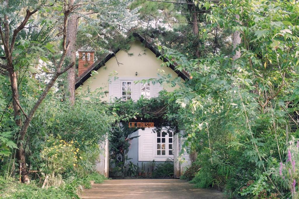 Vườn quanh La Maison Homestay Măng Đen
