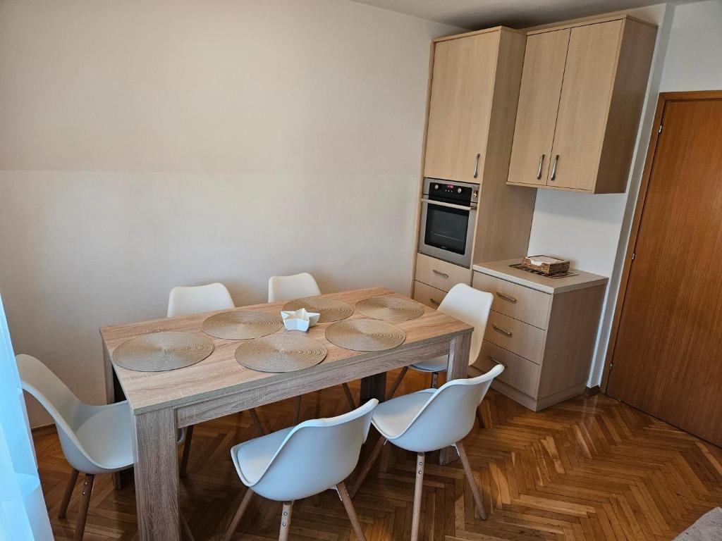Kuchyň nebo kuchyňský kout v ubytování Apartment Josipina