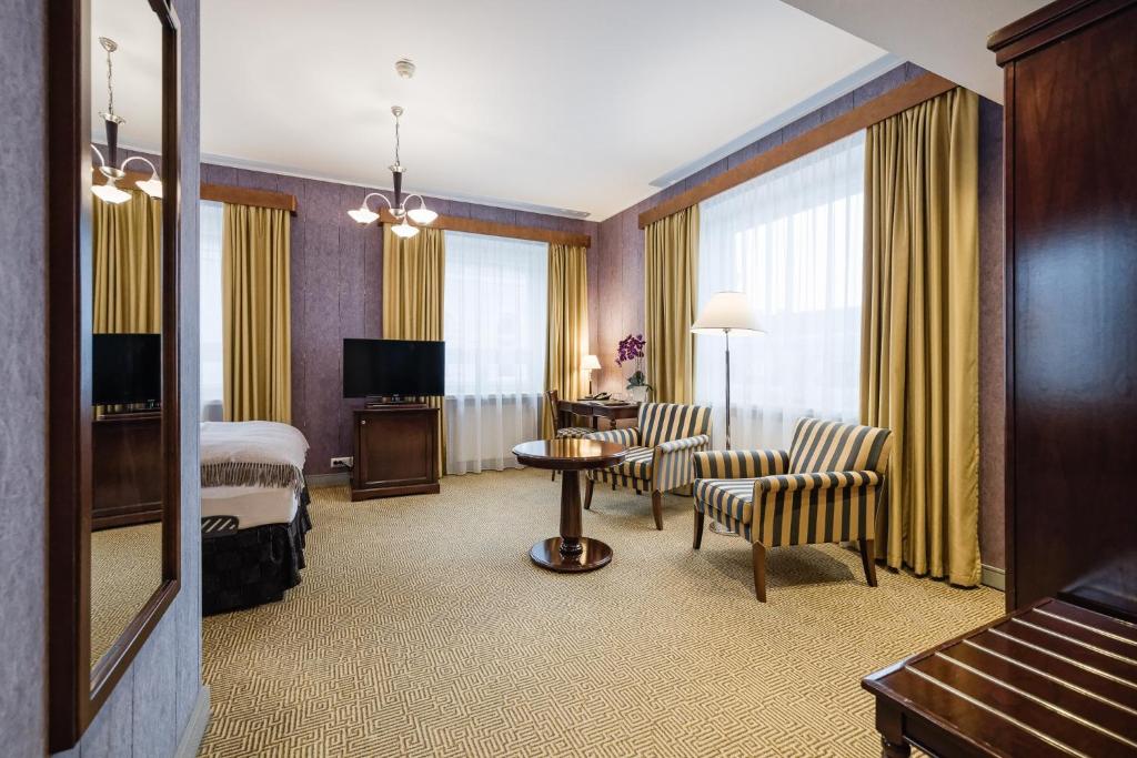 TV a/nebo společenská místnost v ubytování Grand Hotel Viljandi