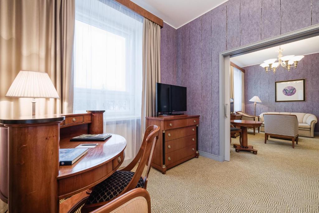 TV a/nebo společenská místnost v ubytování Grand Hotel Viljandi