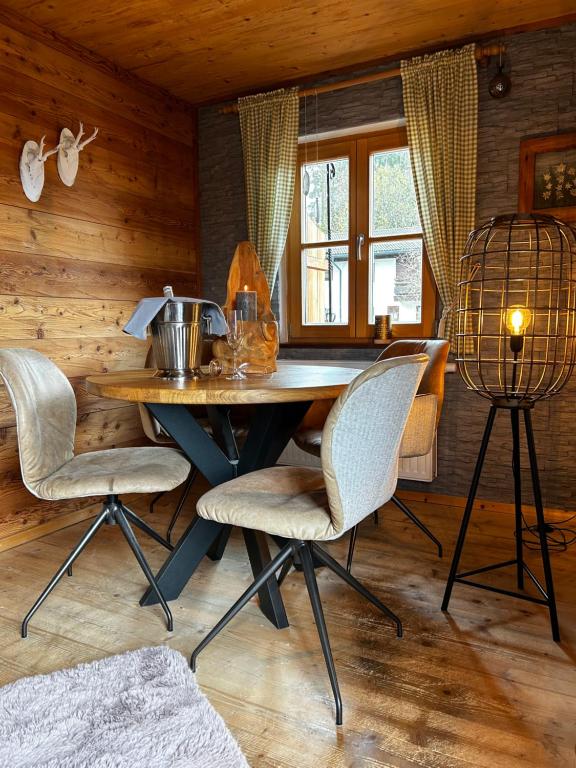 Posezení v ubytování Almhotel Grünsteinblick