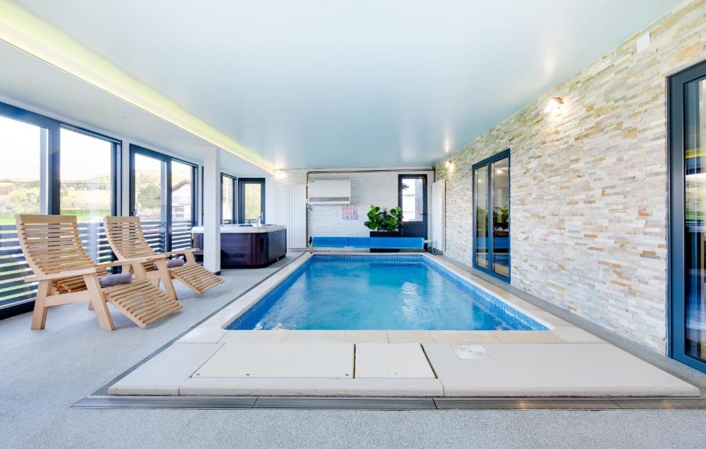 Bazén v ubytovaní Relax house MAROKIS alebo v jeho blízkosti