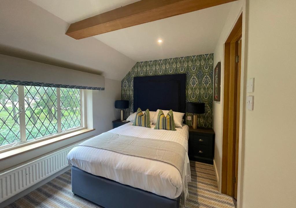 Кровать или кровати в номере Great Hallingbury Manor & Lodges London Stansted