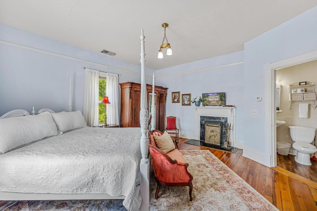 Veranda Historic Inn - King Room