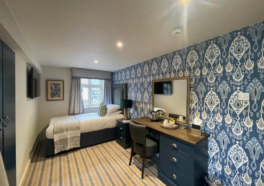 Кровать или кровати в номере Great Hallingbury Manor & Lodges London Stansted