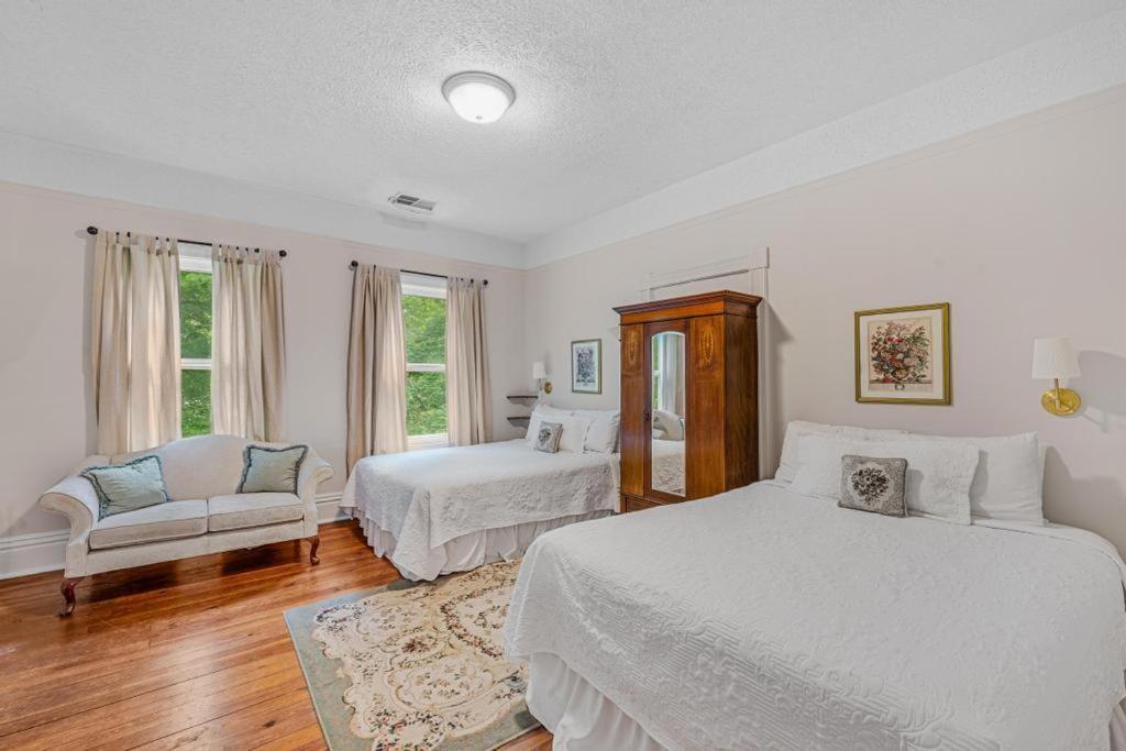 Veranda Historic Inn - Deluxe Queen Room