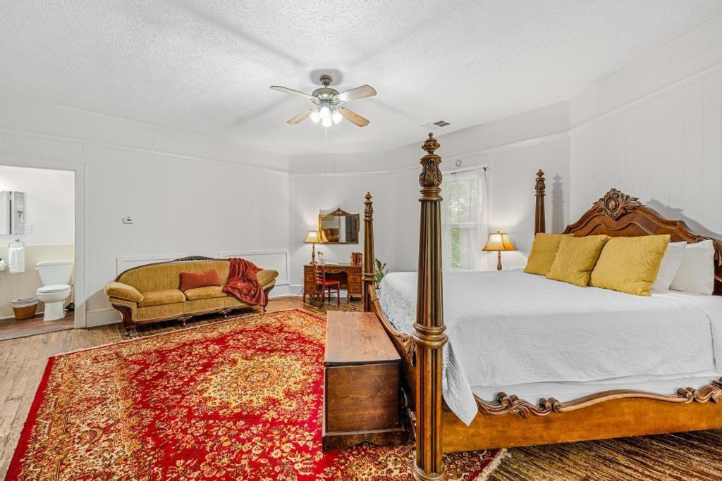 Veranda Historic Inn - Deluxe King Room