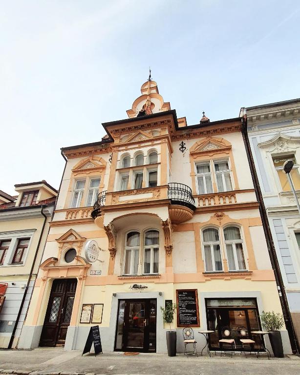 The building in which a szállodákat is located