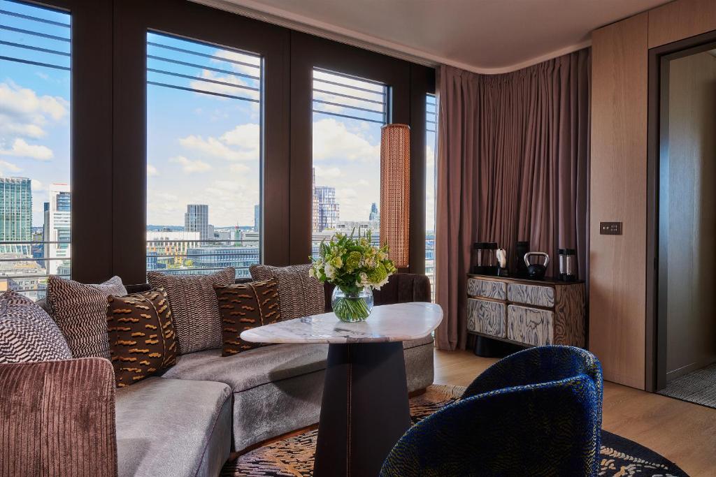Pan Pacific London photo