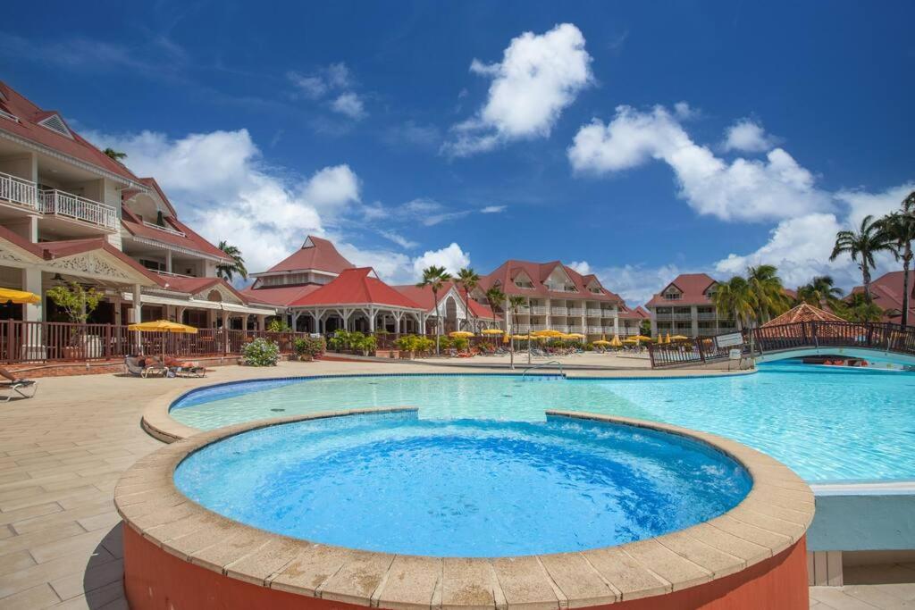 Bazén v ubytování Suite Tropicale Village Vacances nebo v jeho okolí