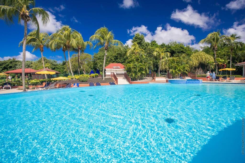 Bazén v ubytování Suite Tropicale Village Vacances nebo v jeho okolí
