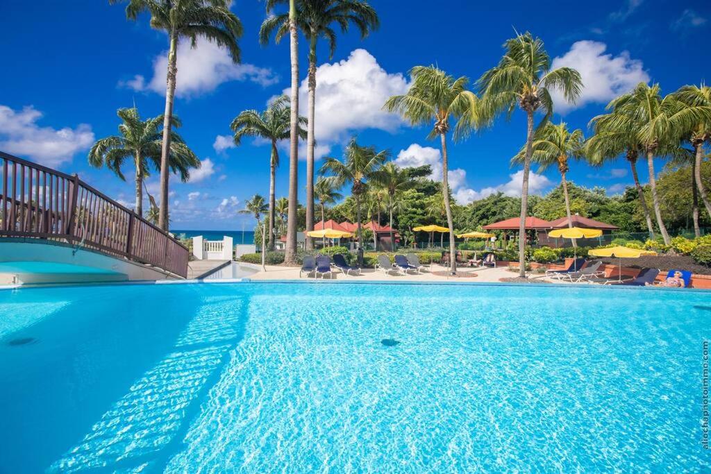 Bazén v ubytování Suite Tropicale Village Vacances nebo v jeho okolí