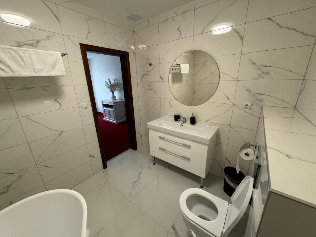 Koupelna v ubytování Hotel Sebastian u Hoffera