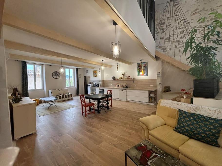 Χώρος καθιστικού στο Maison Charme et Modernité