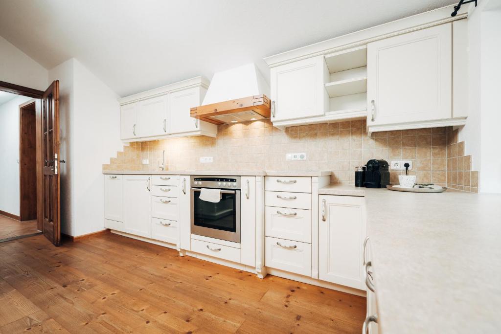 Kuchyň nebo kuchyňský kout v ubytování BEIM MOSER Apartments