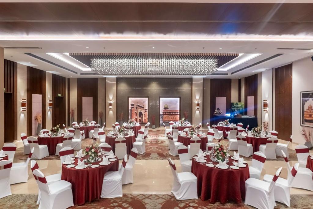 Restaurace v ubytování Radisson Blu Hotel, Greater Noida