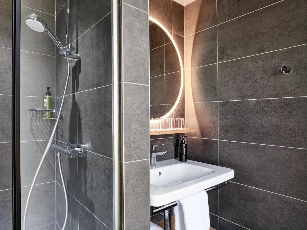 Koupelna v ubytování H2 Hotel Saarbrücken