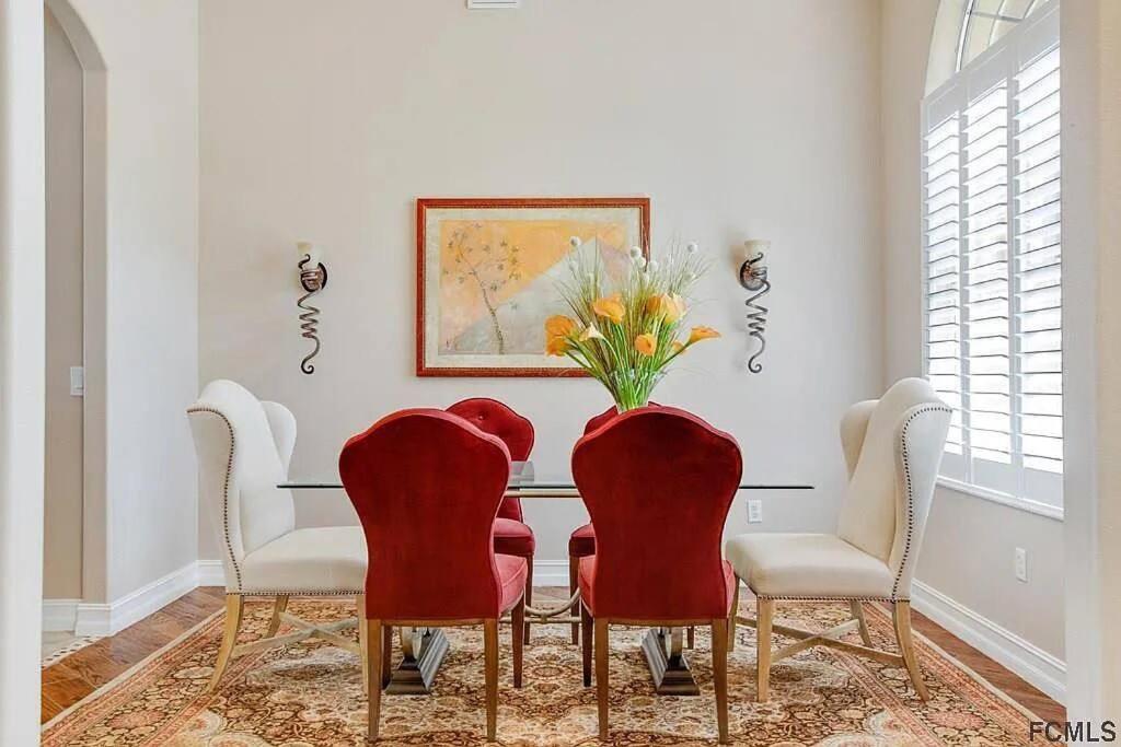 Posezení v ubytování Cheerful 4 bedrooms 3 bath pool in a quiet neighborhood