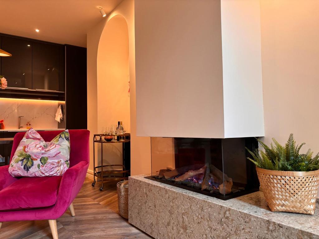 Posezení v ubytování Luxurious 2 bedroom apartment with sea view in Monkstown