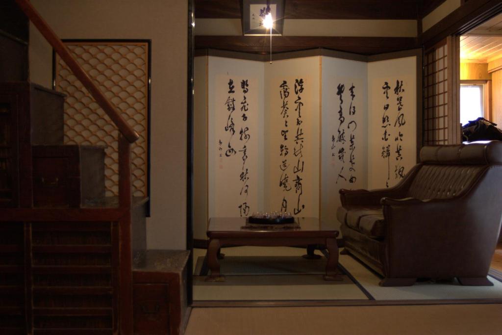 Posezení v ubytování 出雲一棟貸し 時代の宿 宮野屋