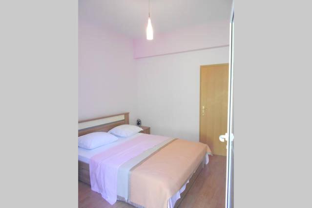 Posteľ alebo postele v izbe v ubytovaní Holiday Home with free parking by the beach