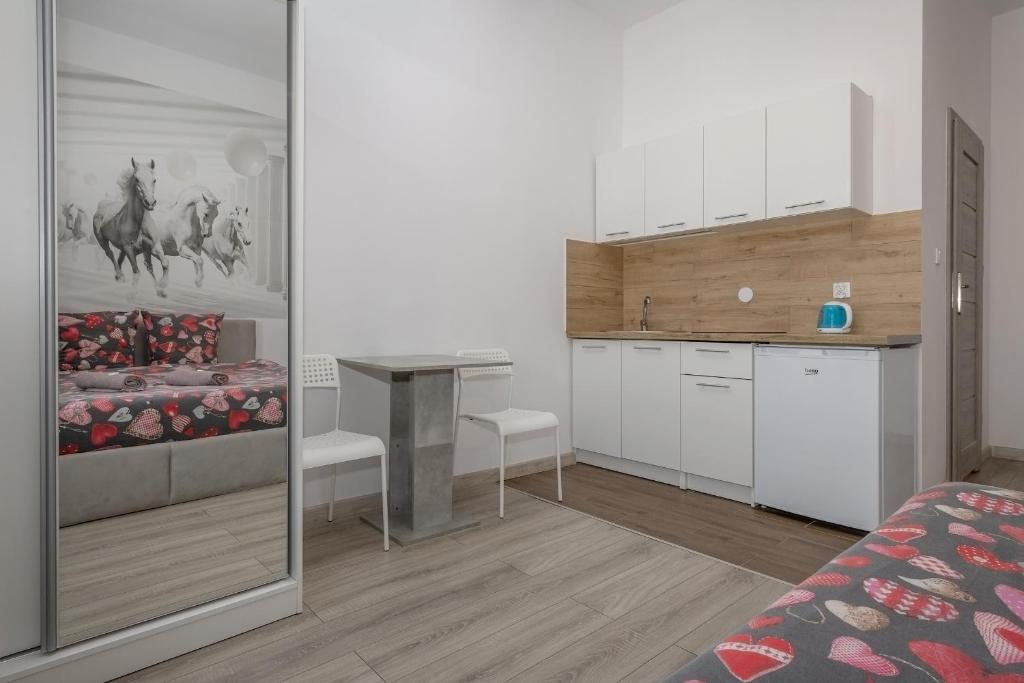 70s Business Room - Resim 21