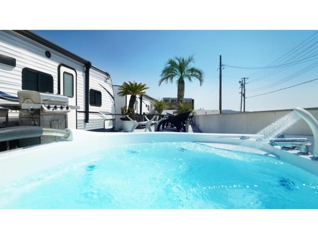 a hot tub in front of an rv at OCEAN FRONT TATEYAMA - Vacation STAY 61320v in Tateyama