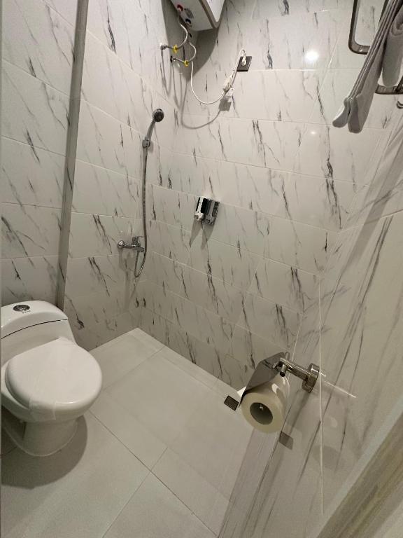 Koupelna v ubytování Resong Hotel