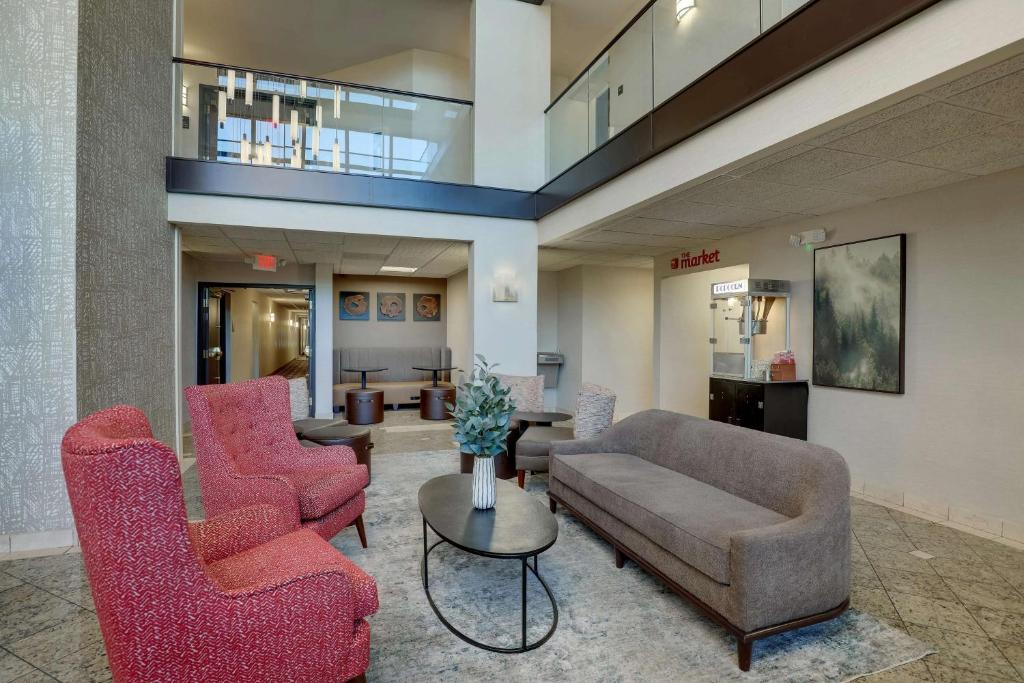 Drury Inn & Suites Charlotte University Place photo