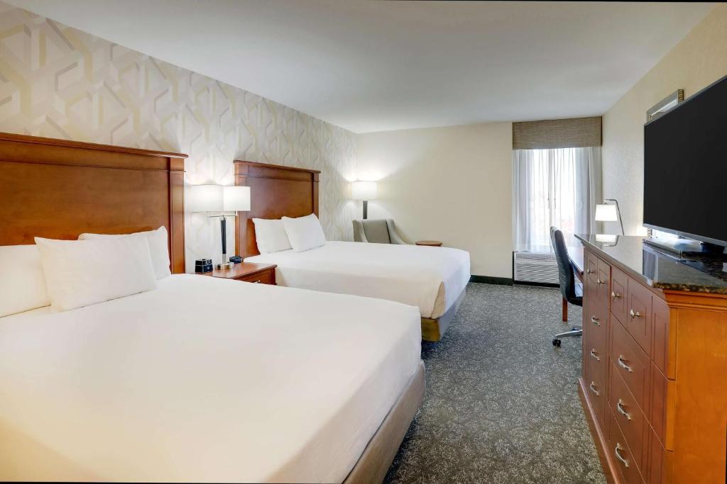 Drury Inn & Suites Charlotte University Place photo