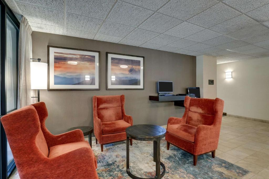 Drury Inn & Suites Charlotte University Place photo