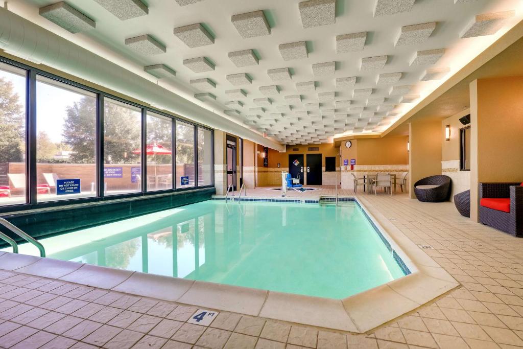 Drury Inn & Suites Charlotte University Place photo