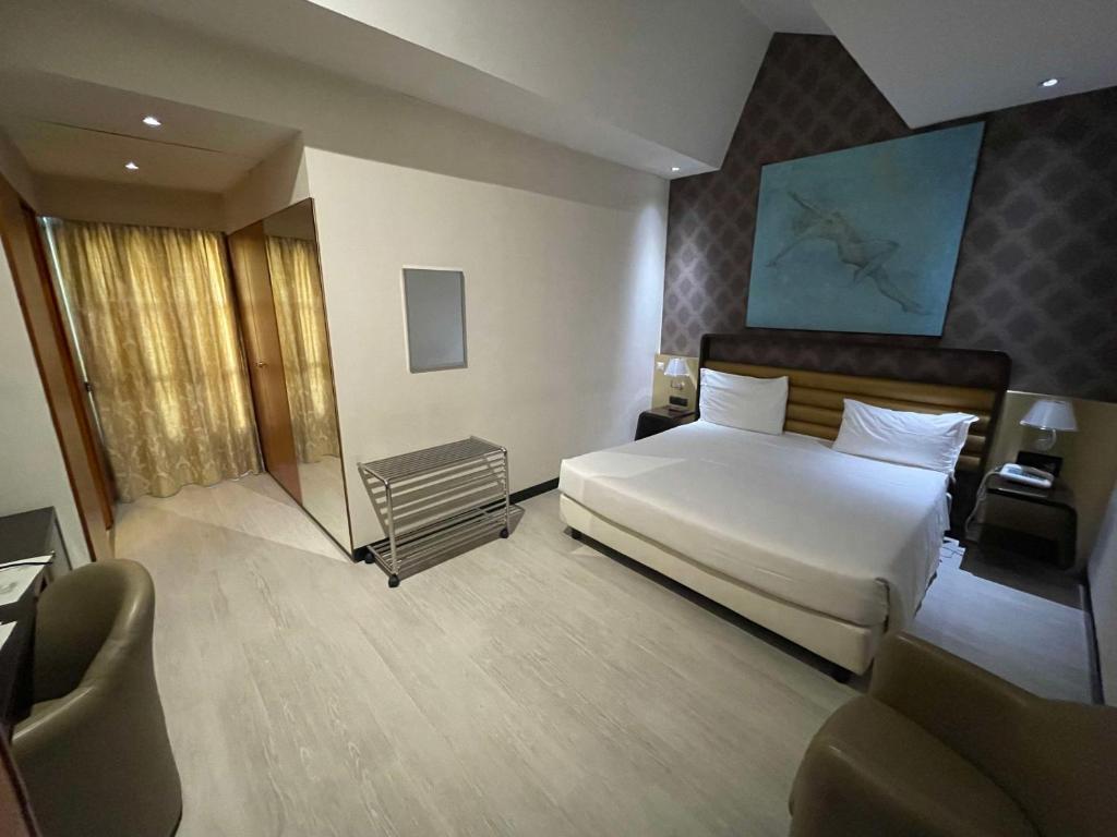 A bed or beds in a room at Sure Hotel by Best Western Turin City Centre