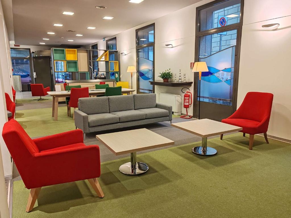 A seating area at Sure Hotel by Best Western Turin City Centre