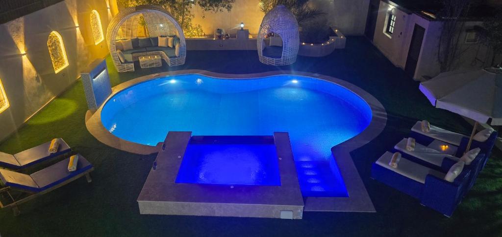 Bazén v ubytování Luxury Royal Blue Family Villa 8pers private pool nebo v jeho okolí