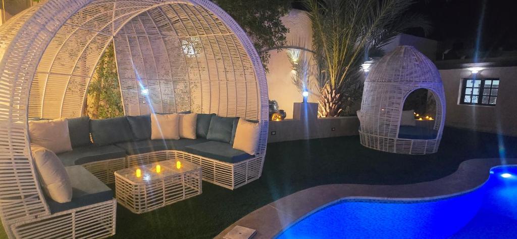Bazén v ubytování Luxury Royal Blue Family Villa 8pers private pool nebo v jeho okolí
