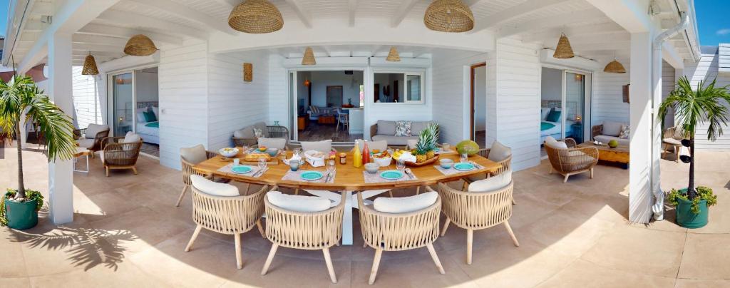 Posezení v ubytování Orient Bay - Amazing Sea View - House 3BD and 4BD - Apartment 1 BD Sea View - 1 Studio View Mountain