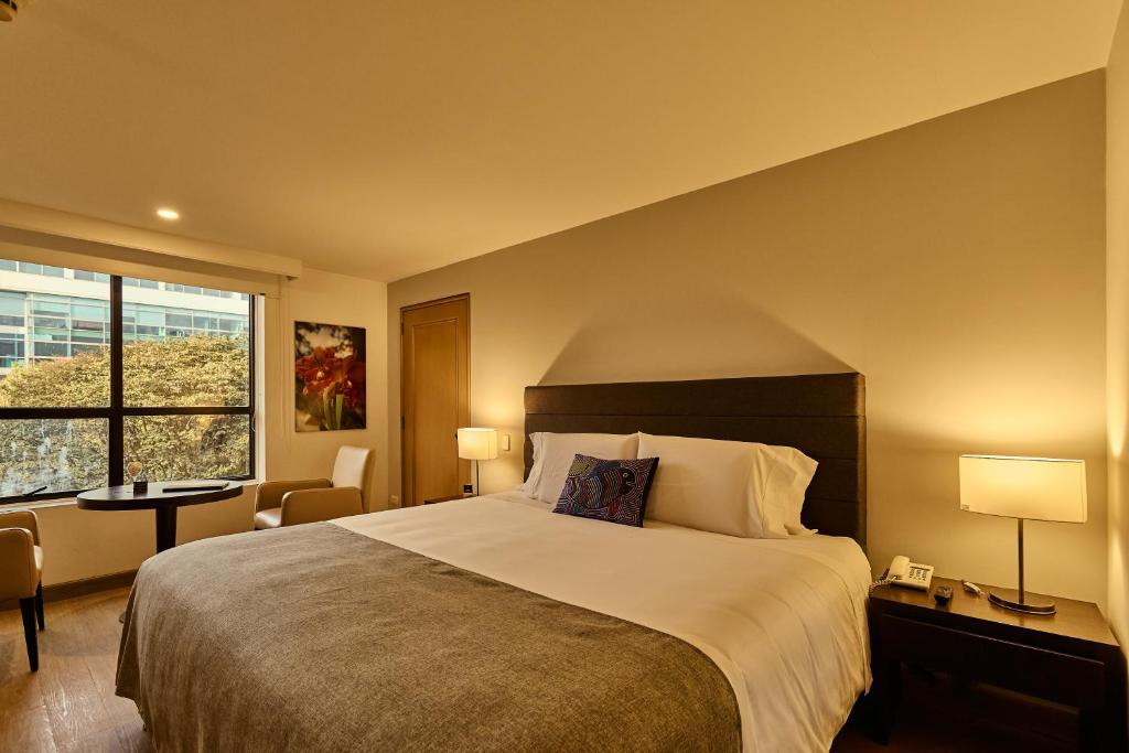 Postel nebo postele na pokoji v ubytování Hotel Parque 97 Suites