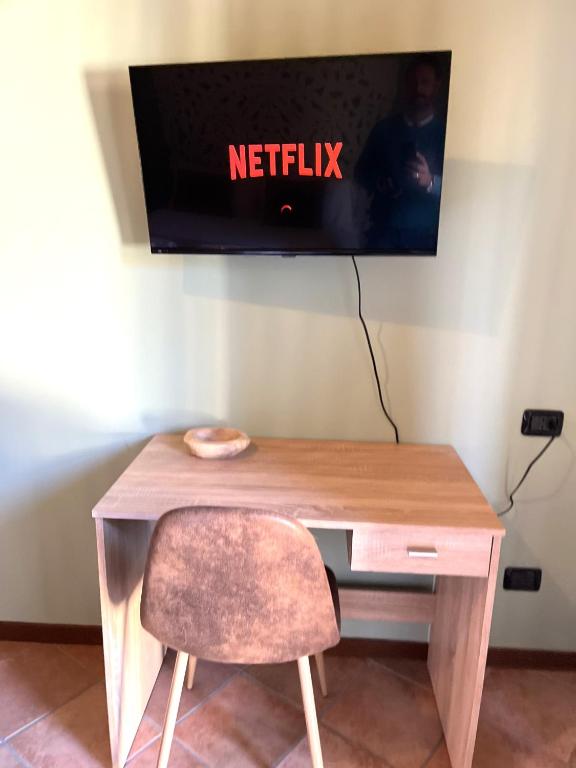 A television and/or entertainment centre at Like Home XX Settembre