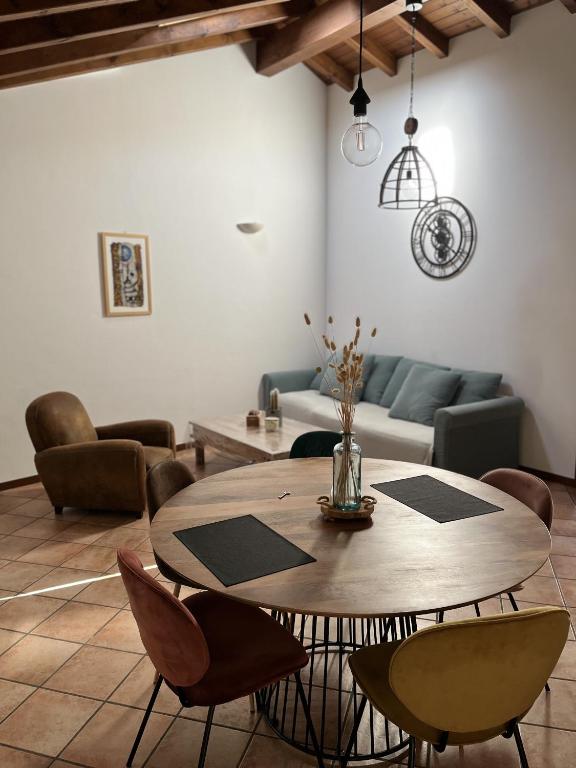 A seating area at Like Home XX Settembre